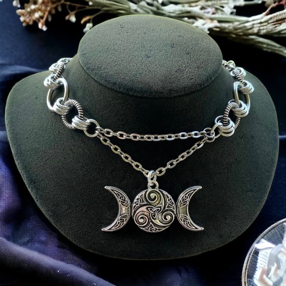 Handmade maille choker & celtic knot tripple moon goddess design charm necklace - Picture 1 of 10
